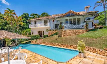 Casa com 4 quartos em condomínio em Itaipava, Petrópolis.