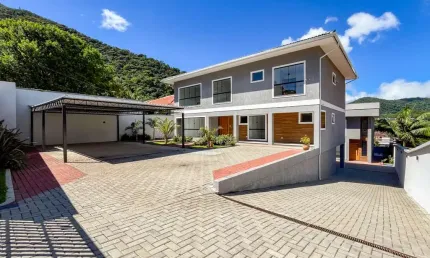 Casa com 3 quartos no bairro carlos guinle, teresópolis