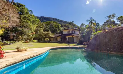 Casa dentro de condomínio com 5 quartos no bairro de Quebra-frascos, Teresópolis-RJ.