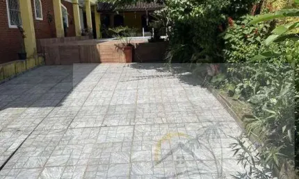 Casa a Venda em Balneário Regina Maria  -  Mongaguá - SP