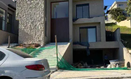 Casa em construção entregue mobiliada e decorada com 4 dormitórios à venda, 520 m² por r$ 6.900.000 - gênesis 2 - santana de parnaíba/sp
