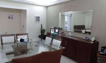 Oportunidade, Casa em Excelente Residencial em Alphaville!
