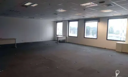 Sala comercial com 5 salas para alugar na Avenida Copacabana, 190, Alphaville, Barueri