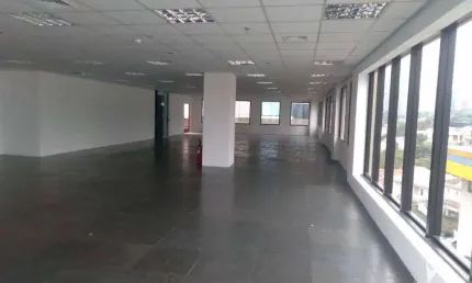 Sala comercial com 5 salas para alugar na Avenida Copacabana, 190, Alphaville, Barueri