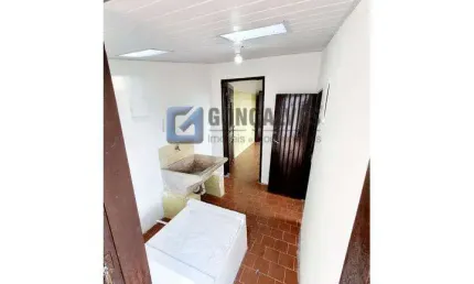 Casa à venda no bairro ferrazópolis são bernardo do campo/sp, com 176m² e 2 dormitórios.