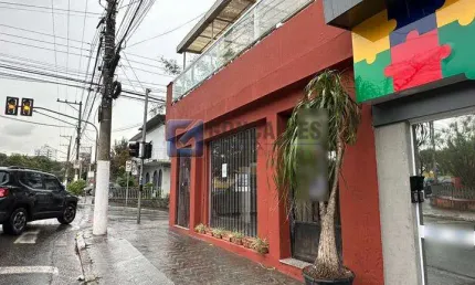 Sobrado à venda no bairro nova petrópolis em são bernardo do campo com 470m² e 6 dormitórios sendo 3 suítes.