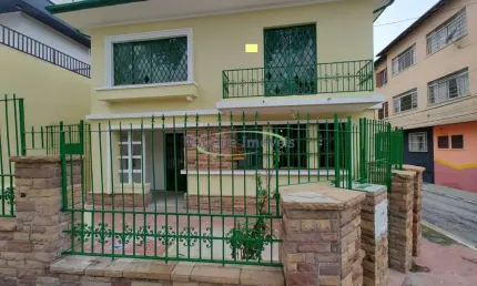 Casa Sobrado a venda / Locação  para moradia ou comércio no bairro da  Aclimação / SP