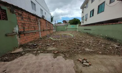 Terreno a venda em Santos no bairro do Macuco na Rua Bezerra de Menezes