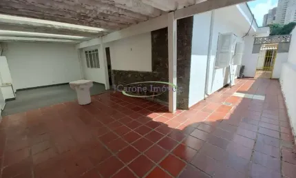 Casa térrea para venda / locação com 300m² de área total em ótima localização na Vila Mariana em São Paulo / SP