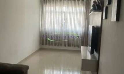 Venda de apartamento reformado com 2 quartos na Vila Mathias em Santos / sp