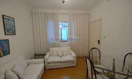 Venda de apartamento reformado com 2 quartos na Quadra da Praia da Aparecida em Santos / SP