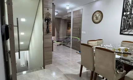Casa sobreposta alta a venda 4 suítes, 2 vagas, Churrasqueira e Piscina a poucos metros da Praia do Embaré em Santos/ SP