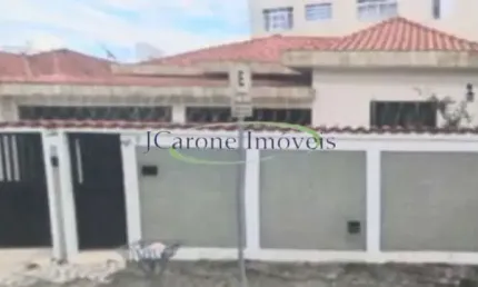 Casa térrea a venda com 4 quartos, vaga de garagem , churrasqueira na Vila Valença em São Vicente / SP