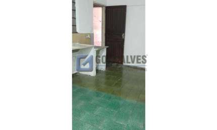 Casa com 1 quarto para alugar na PROFESSOR NELSON MONTEIRO PALMA, R, Dos Casa, São Bernardo do Campo por R$ 500