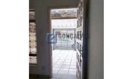 Casa com 2 quartos para alugar na LUIZ PEQUINI, AV, Santa Terezinha, São Bernardo do Campo por R$ 2.200