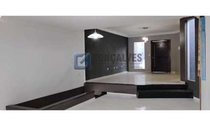 Casa com 3 quartos para alugar na BULGARIA, R, Parque das Nações, Santo André, 250 m2 por R$ 4.500
