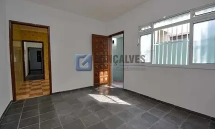 Casa com 2 quartos para alugar na RITA MASINI, R, Baeta Neves, São Bernardo do Campo por R$ 2.100