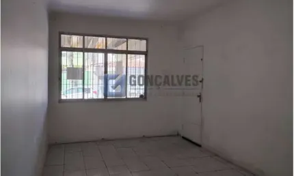 Casa com 2 quartos para alugar na CARLOS LACERDA, R, Santa Terezinha, São Bernardo do Campo por R$ 2.200
