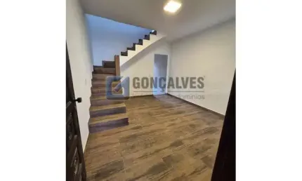 Casa com 2 quartos para alugar na MARIA TUDOR, PC, Jordanópolis, São Bernardo do Campo por R$ 2.900