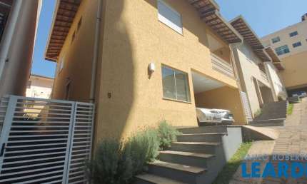 Casa em condomínio fechado com 3 quartos para alugar no Centro, Poços de Caldas 