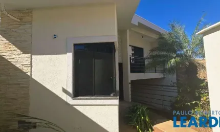 Casa com 3 quartos para alugar no Jardim Elvira Dias, Poços de Caldas 