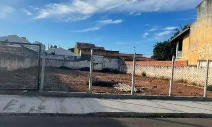 DESTAQUE: TERRENO À VENDA NO CENTRO, EM LOCALIZAÇÃO PRIVILEGIADA