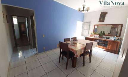 CASA À VENDA NO CENTRO DE INDAIATUBA EM TERRENO COM 407m² e 211.13m² de  ÁREA CONSTRUÍDA.