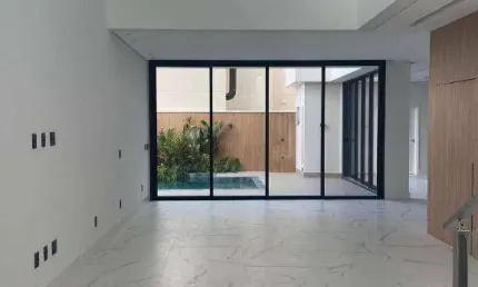 EXCELENTE CASA COM 4 SUÍTE,PISCINA, ESCRITÓRIO E 4 VAGAS NO CONDOMÍNIO LUCILLA EM INDAIATUBA SP