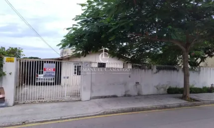 Casa à venda na Rua Austrália, Centro, Pinhais