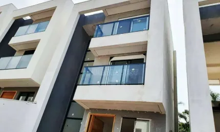 CASA NOVA (LANÇAMENTO), NO CONTRAPISO À VENDA NA REGIÃO DA GRANJA VIANA.