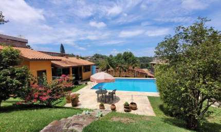 Casa com 3 dormitórios à venda, 260 m² por R$ 1.300.000,00 - São Roque - São Roque/SP