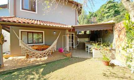 Casa com 3 dormitórios à venda, 130 m² por R$ 1.320.000,00 - Granja Viana - Carapicuíba/SP