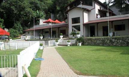 Casa / Chácara para venda ou locação com instalações completas para criadouro de cães.