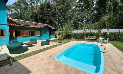 Casa totalmente térrea  com 4 dormitórios, 1.000m² de terreno e 300m² de área construída