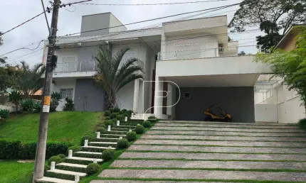 Casa com 3 suítes e piscina, condomínio Golf Village, Granja Viana