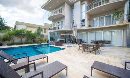 Casa com 4 suítes de alto padrão, ao lado do Shopping Granja Viana