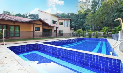 Casa térrea com 5 dormitórios em condomínio na Granja Viana km 23, 3.348 m²