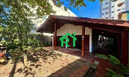 Casa na Praia das Astúrias I 4 quartos I 4 vagas I Rocha Imóveis Guarujá.