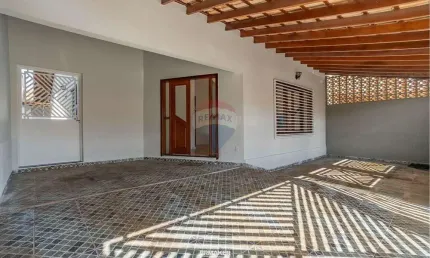 Casa à venda com 3 quartos sendo 1 suíte e edícula em Betel - Paulínia/SP.