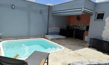 Casa em condomínio à venda 3 quartos sendo 1 suíte com piscina e churrasqueira em condomínio fechado em Cosmópolis/SP.