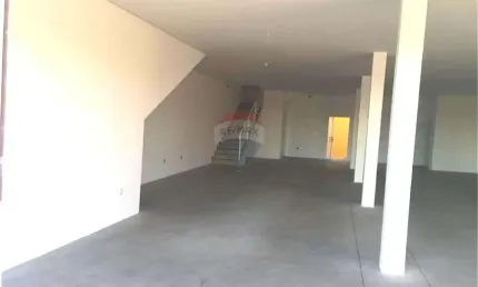 Lindo salão disponível para locação, 180 m² - com mezanino 60m² R$ 5.800,00/mês Residencial Bordon - Sumaré/SP.