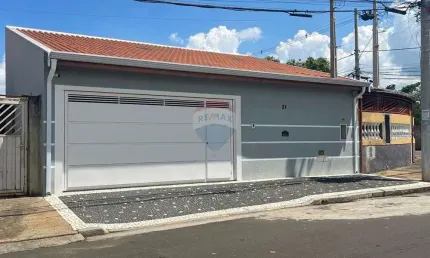 Casa à venda com 2 quartos, sendo 1 suíte, espaço Gourmet, 3 vagas,  energia fotovoltaica  no bairro João Aranha em Paulínia/SP.