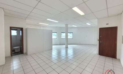 Sala comercial com 3 salas para alugar na da Constituição - de 413 ao fim - lado ímpar, 541, Vila Mathias, Santos por R$ 1.200