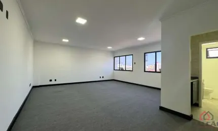 Sala comercial com 1 sala para alugar na leonardo roitmam, 27, vila mathias, santos por r$ 2.500