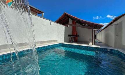 Casa à Venda no Canto do Forte com 3 Dormitórios, Piscina e Acabamento de Luxo, 212 m²