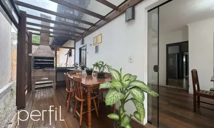 Casa a venda com três quartos no bairro Costa e Silva - Joinville/ SC