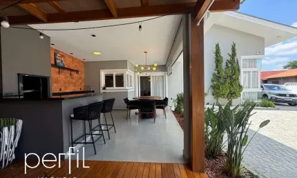Sobrado a venda com 3 quartos sendo 1 suíte no bairro Saguaçu - Joinville/SC