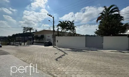 Excelente oportunidade de investimento: Galpão Comercial à venda em Joinville-SC, bairro Costa e Silva! 1.631m².