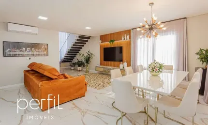 Imperdível! Casa à venda em Joinville-SC, Saguaçu:  3 suítes, 2 salas, 5 banheiros, 2 vagas, 241m². Venha conferir!