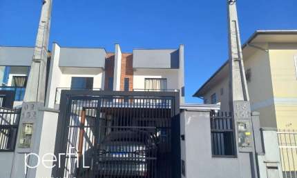 Casa à venda em Joinville-SC, bairro Costa e Silva: 2 quartos, 2 suítes, 1 sala, 3 banheiros, 2 vagas de garagem, 88,24m².